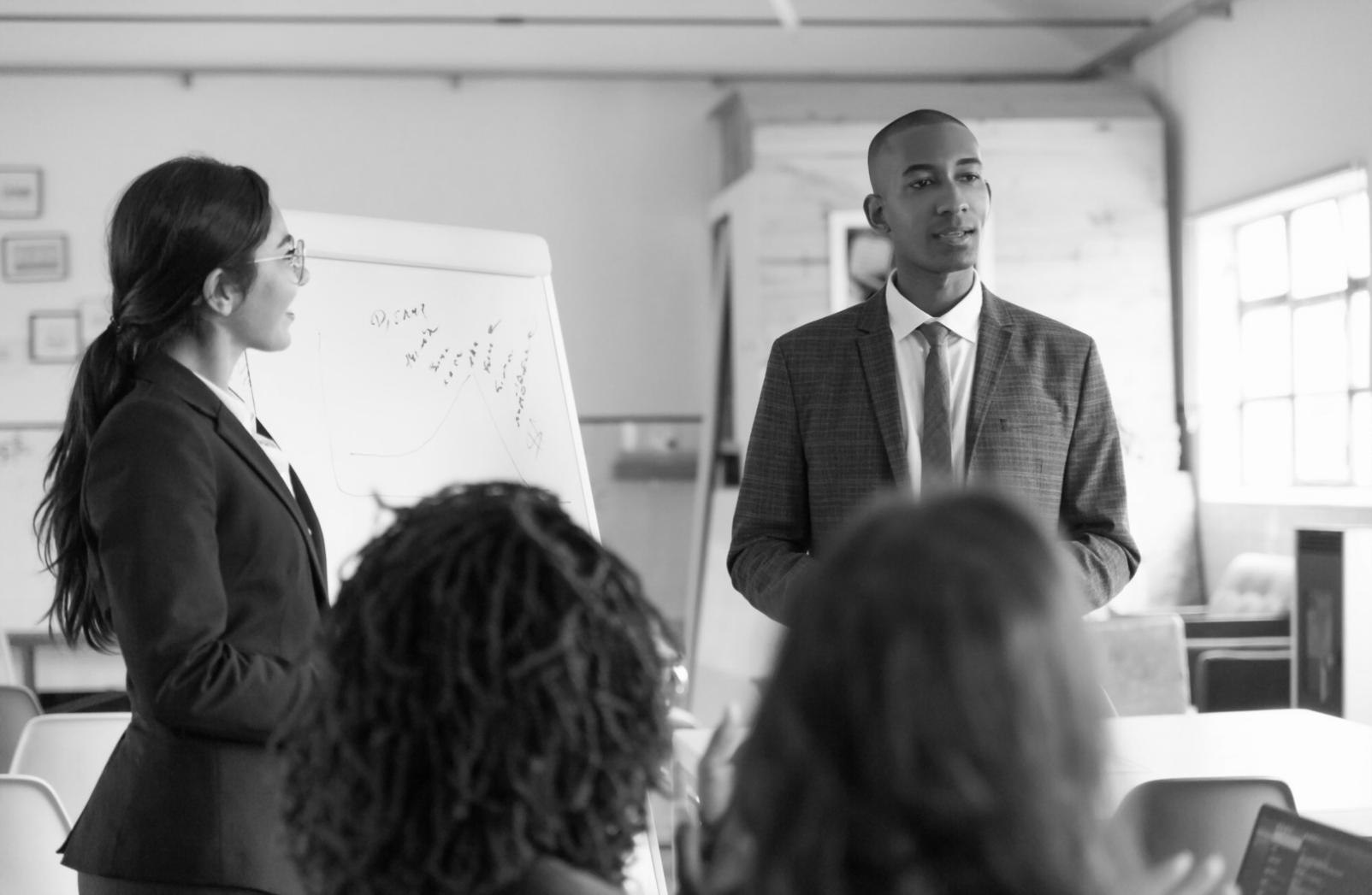 Expert en formation analysant des données financières